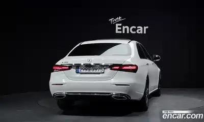 Mercedes-Benz E-Class 2020 2.0 гидро в Москве № 2129426, миниатюра 3