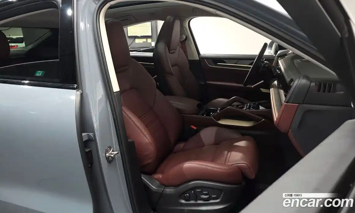 Porsche Cayenne 2024 4.0 гидро в Москве № 213070, фото 9