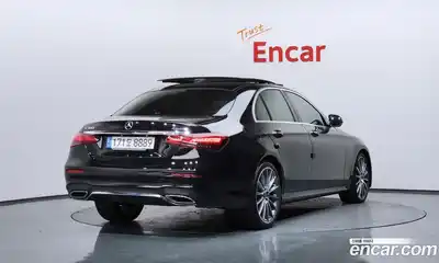 Mercedes-Benz E-Class 2022 2.0 гидро в Москве № 2130957, миниатюра 2