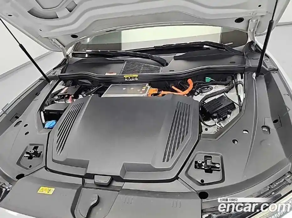 Audi e-tron 2020 гидро в Москве № 2131479, фото 5