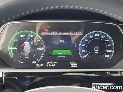 Audi e-tron 2020 гидро в Москве № 2131479, миниатюра 6