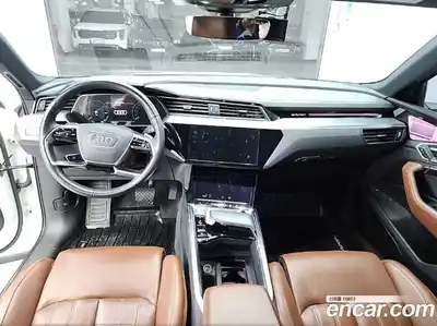 Audi e-tron 2020 гидро в Москве № 2131479, миниатюра 7
