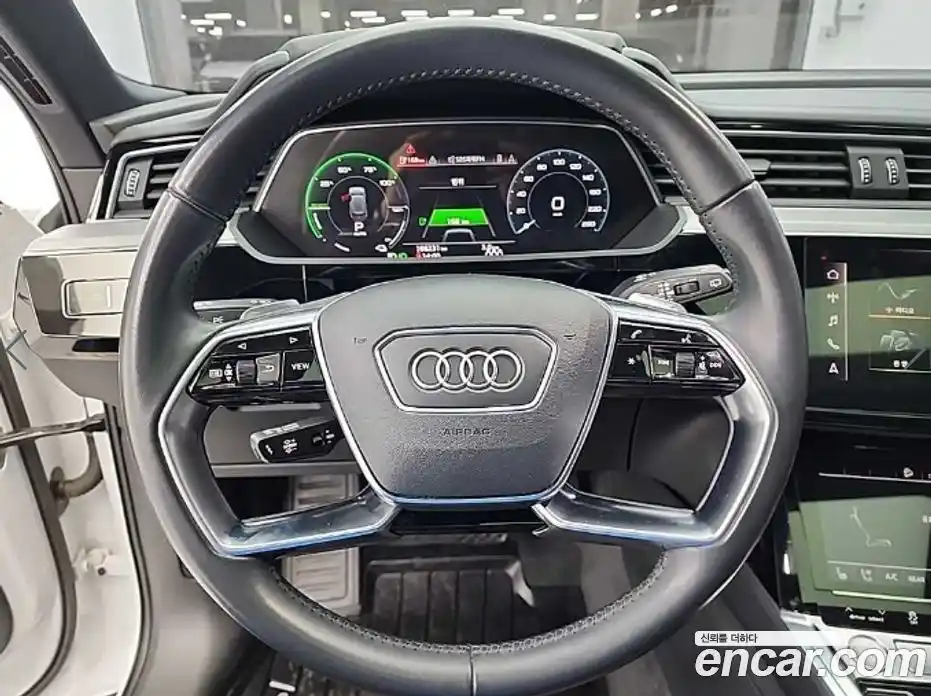 Audi e-tron 2020 гидро в Москве № 2131479, фото 9