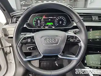 Audi e-tron 2020 гидро в Москве № 2131479, миниатюра 9