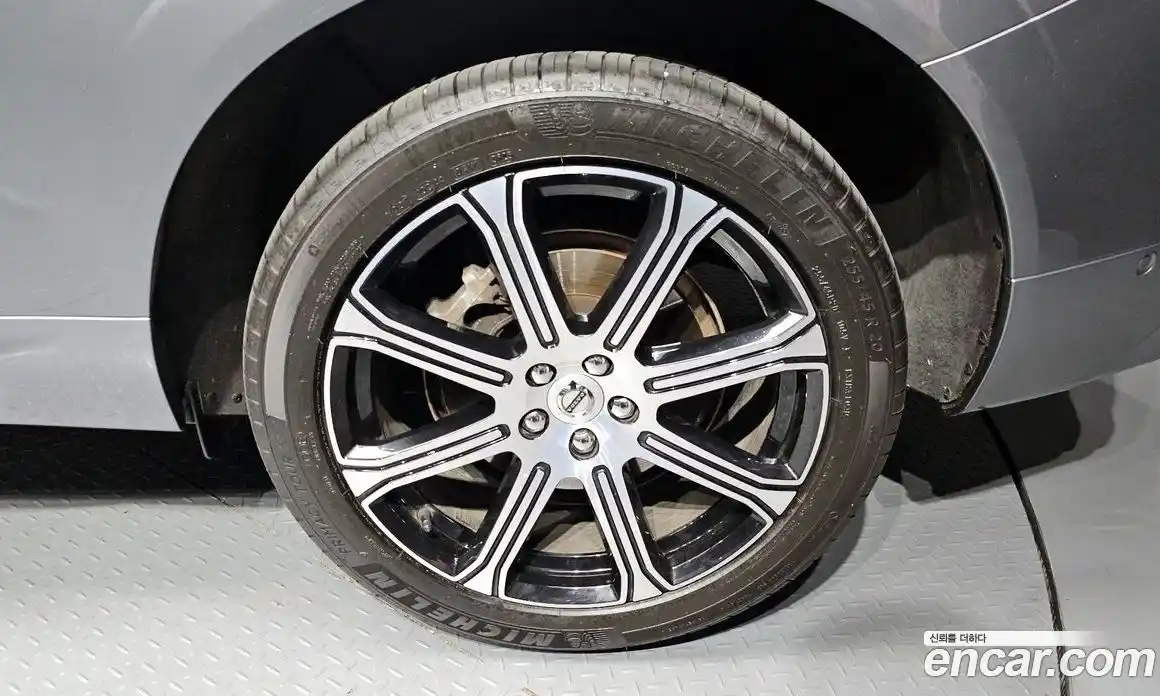 Volvo XC60 2019 2.0 гидро в Москве № 2131549, фото 7