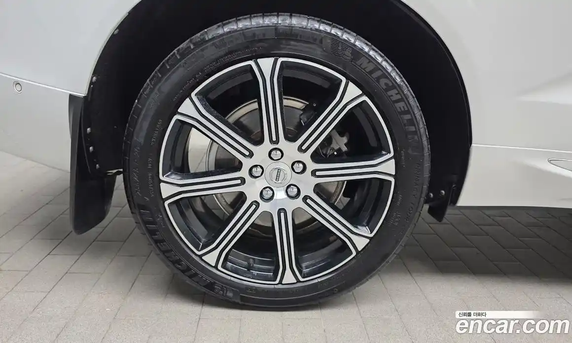 Volvo XC60 2018 2.0 гидро в Москве № 2131585, фото 5