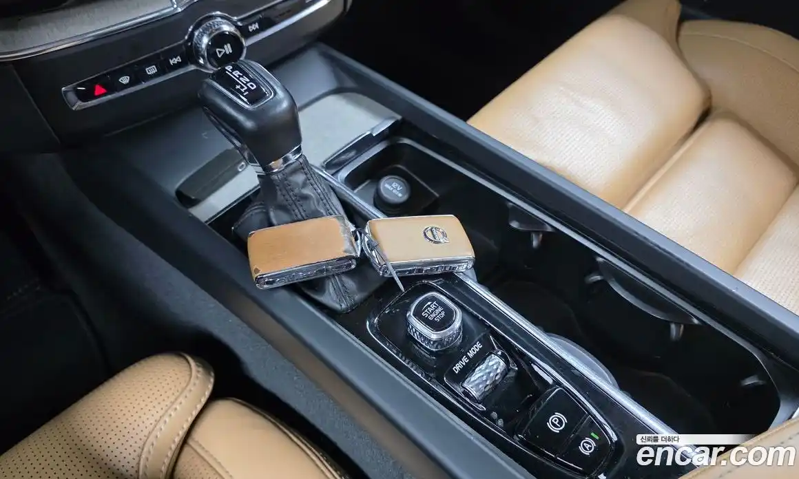 Volvo XC60 2018 2.0 гидро в Москве № 2131585, фото 9