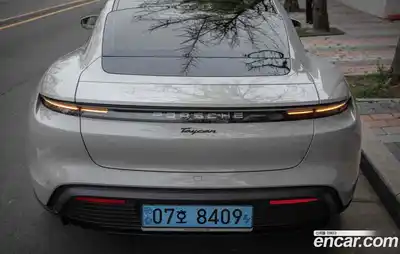 Porsche Taycan Base