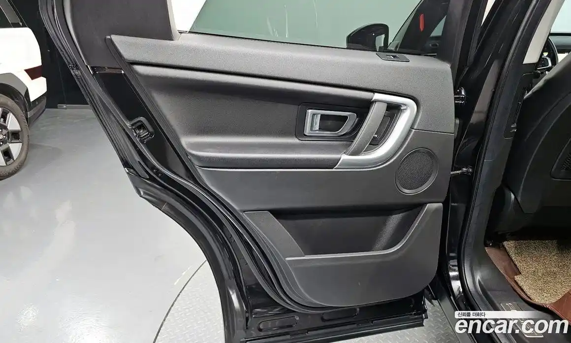 Land Rover Discovery Sport 2017 2.0 гидро в Москве № 2131929, фото 15