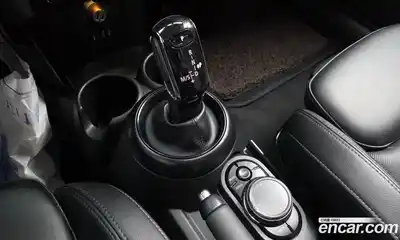 Mini Cooper 2018 1.5 гидро в Москве № 2132120, миниатюра 12