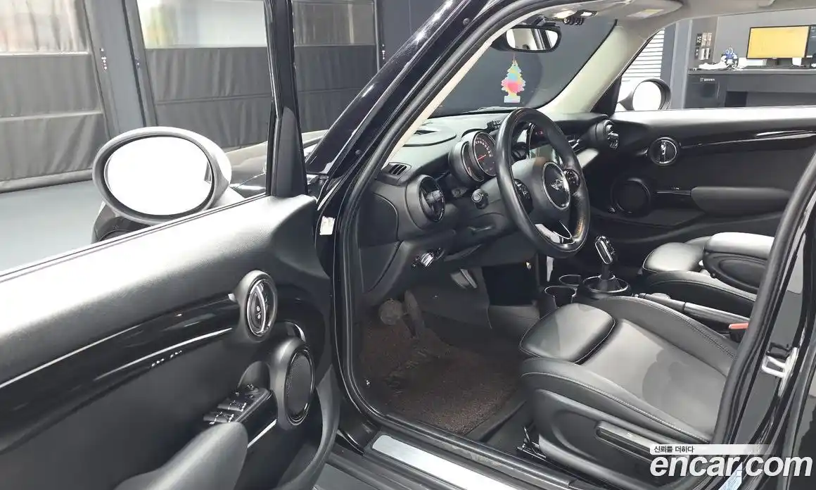 Mini Cooper 2018 1.5 гидро в Москве № 2132120, фото 13