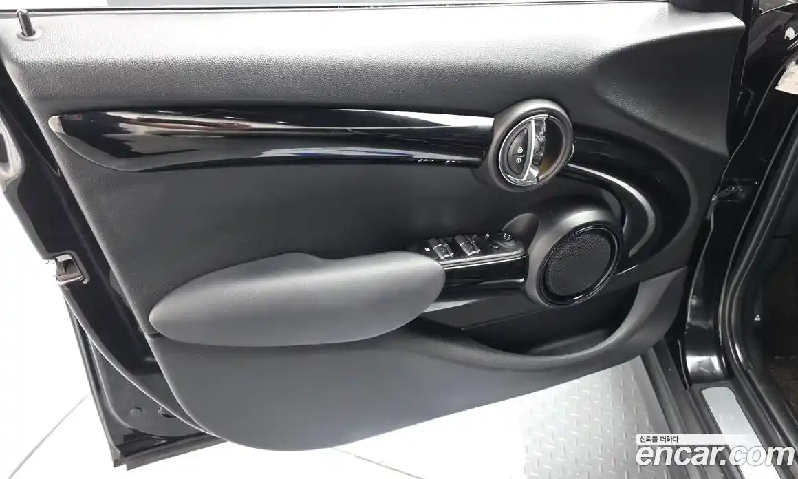 Mini Cooper 2018 1.5 гидро в Москве № 2132120, фото 14