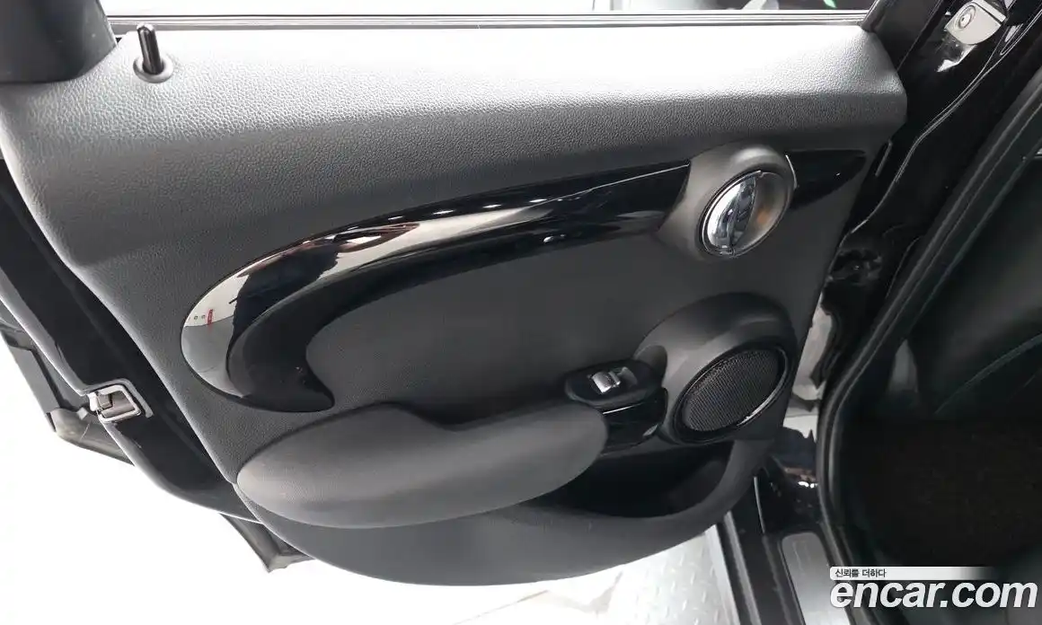 Mini Cooper 2018 1.5 гидро в Москве № 2132120, фото 15