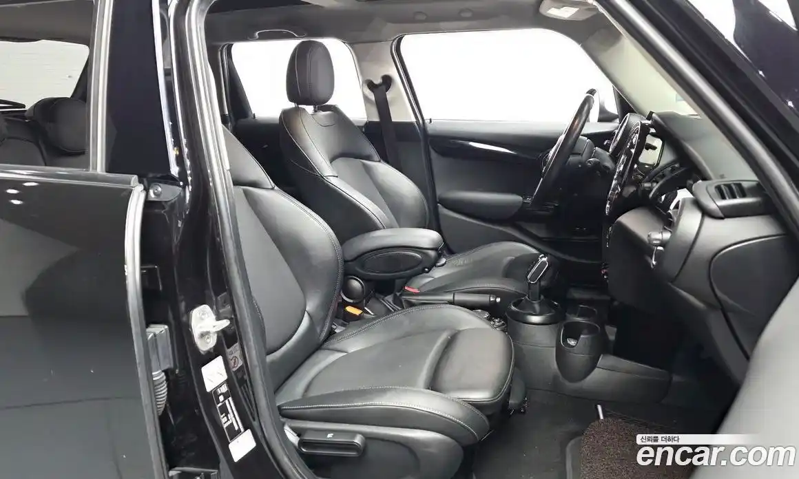 Mini Cooper 2018 1.5 гидро в Москве № 2132120, фото 17