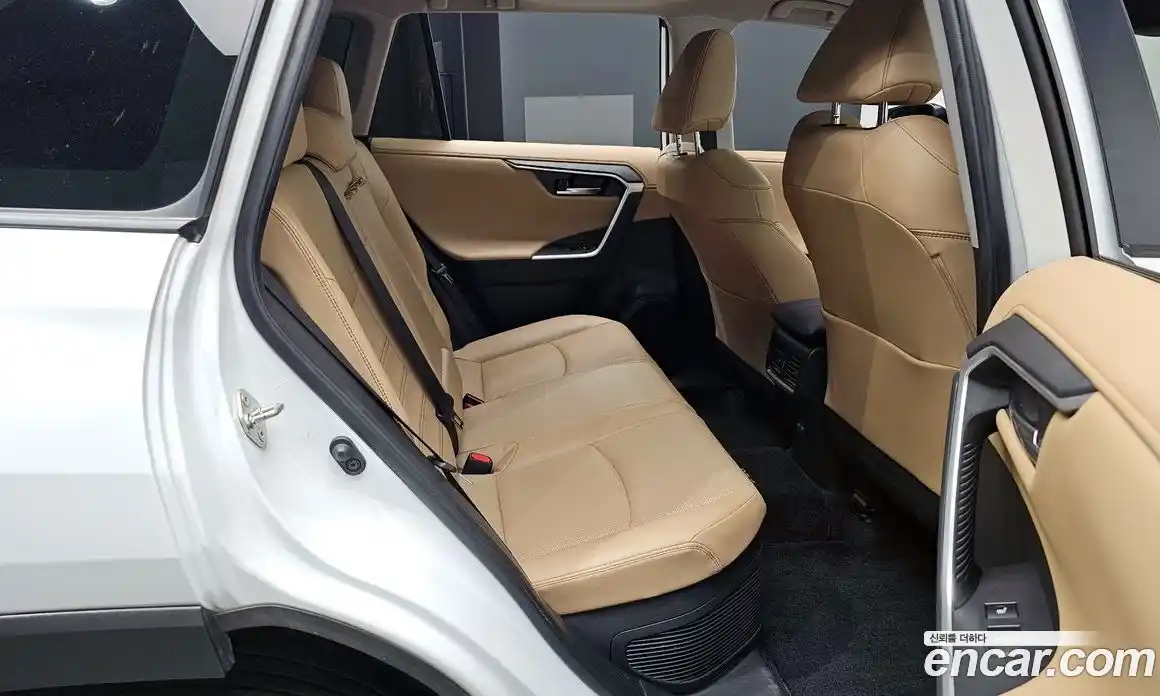 Toyota RAV4 2024 2.5 гидро в Москве № 2132935, фото 17