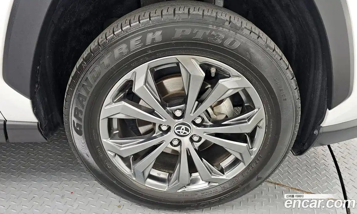 Toyota RAV4 2024 2.5 гидро в Москве № 2132935, фото 7