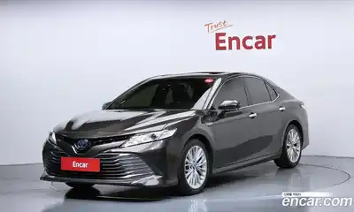 Toyota Camry 2.5 XLE Hybrid