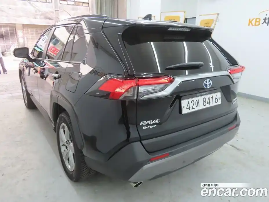 Toyota RAV4 2019 2.5 гидро в Москве № 2133151, фото 3