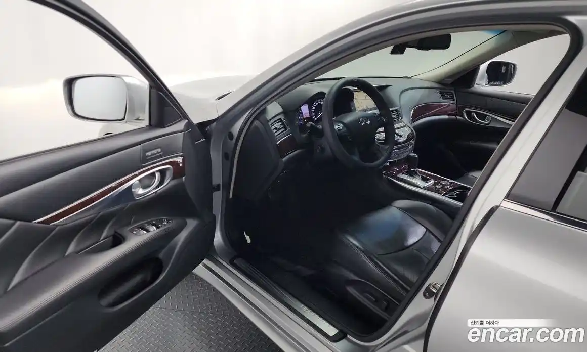Infiniti Q70 2014 3.7 гидро в Москве № 2134067, фото 10