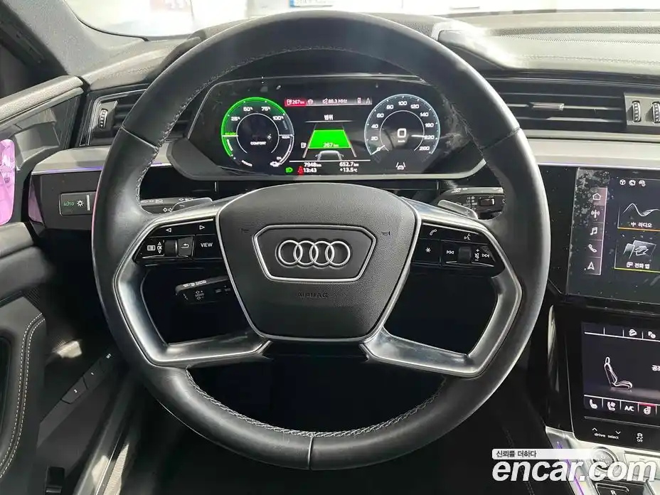 Audi Q8 e-tron 2024 гидро в Москве № 230277, фото 11