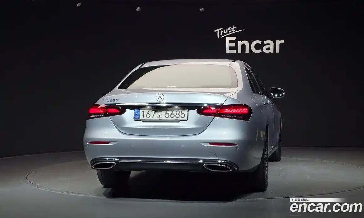 Mercedes-Benz E-Class 2021 2.0 гидро, фото 4