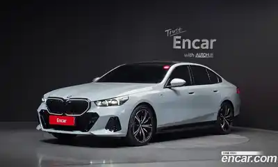 BMW 5-Series, 2025