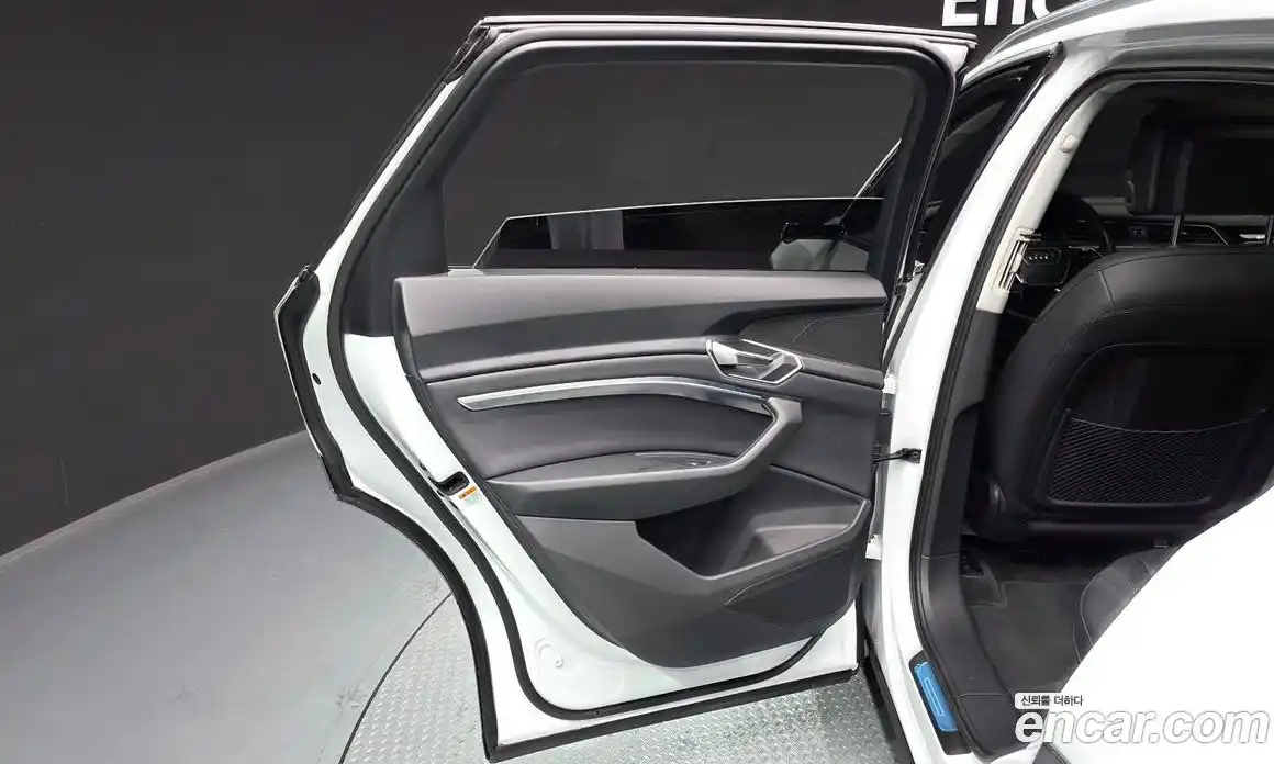 Audi e-tron 2021 0.2 гидро в Москве № 2131205, фото 15