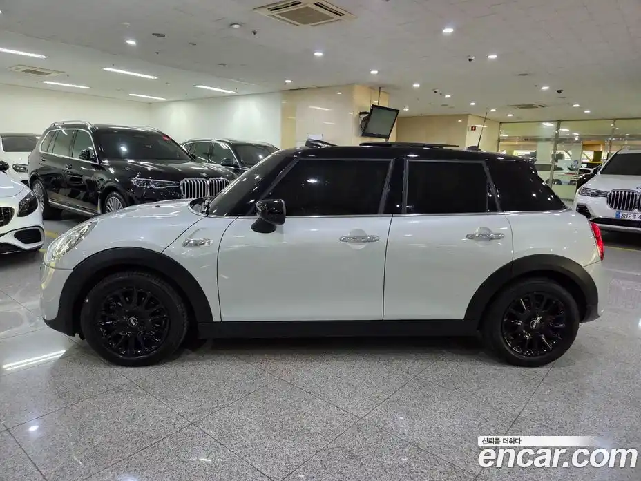 Mini Cooper 2019 2.0 гидро в Москве № 2132162, фото 3