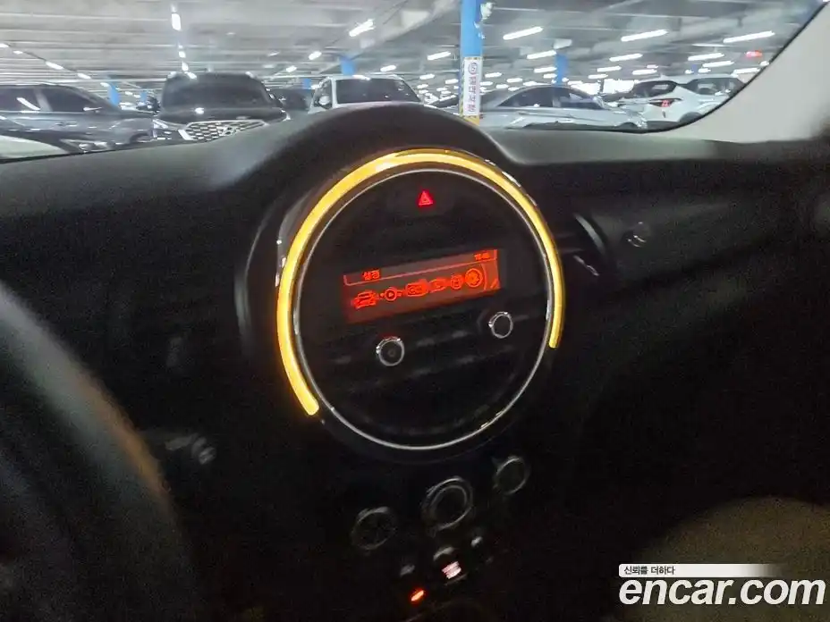 Mini Cooper 2015 1.5 гидро в Москве № 2132182, фото 13