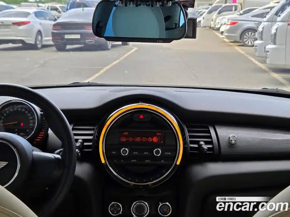 Mini Cooper 2015 1.5 гидро в Москве № 2132182, фото 14