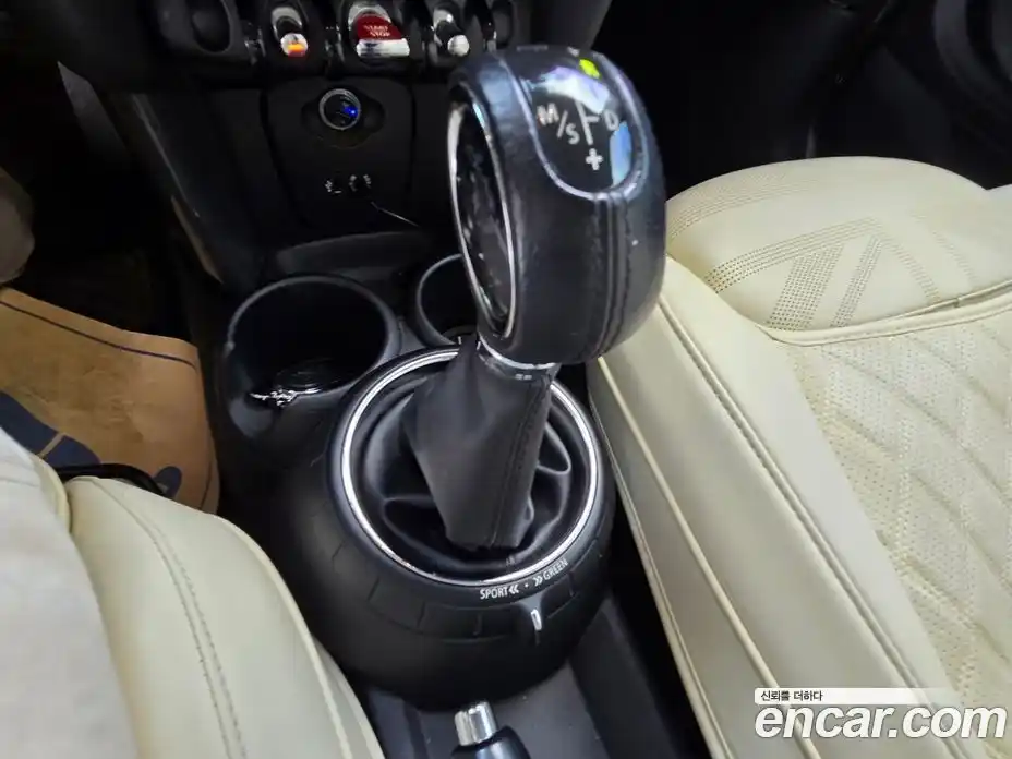 Mini Cooper 2015 1.5 гидро в Москве № 2132182, фото 16