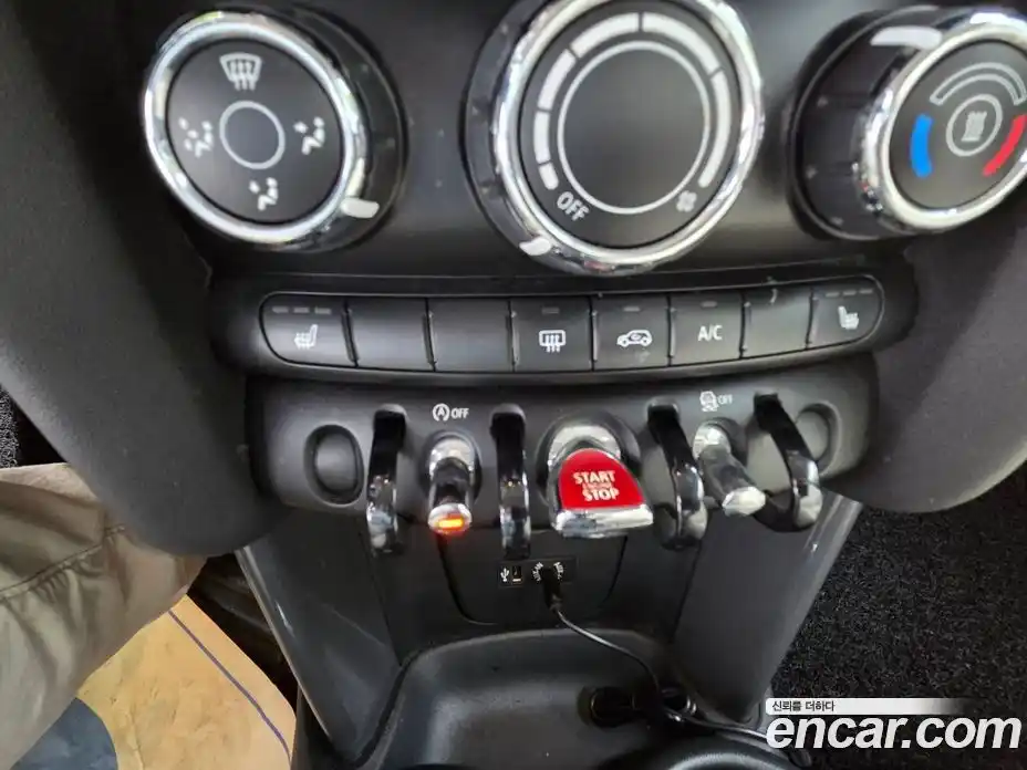 Mini Cooper 2015 1.5 гидро в Москве № 2132182, фото 17