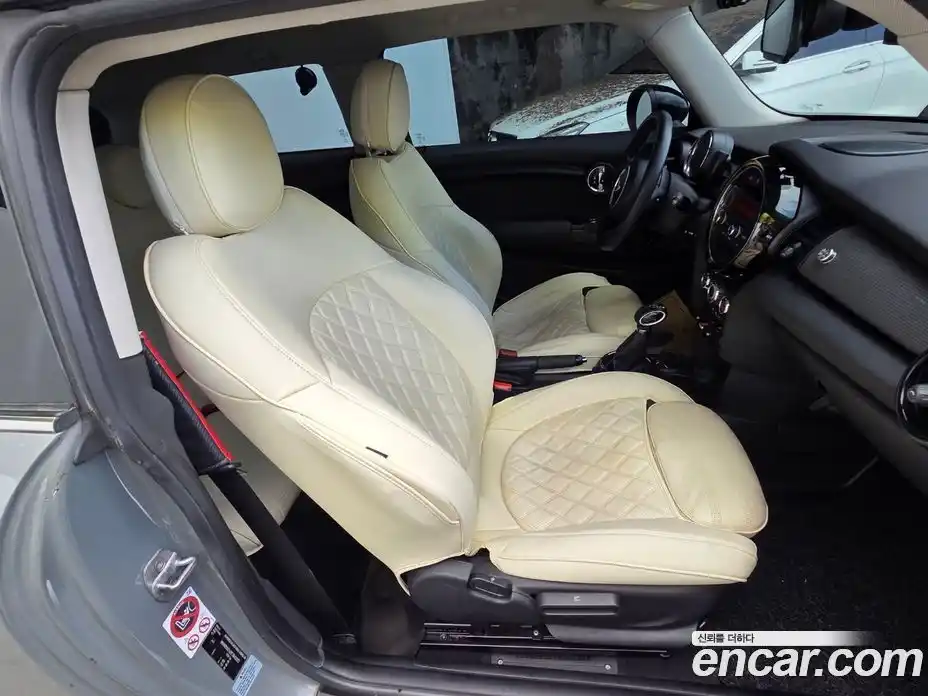 Mini Cooper 2015 1.5 гидро в Москве № 2132182, фото 7