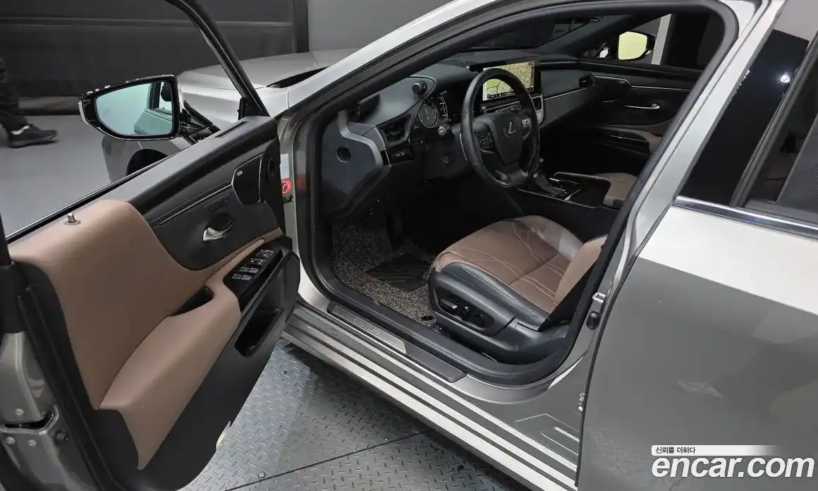 Lexus ES 2023 2.5 гидро в Москве № 2132308, фото 13