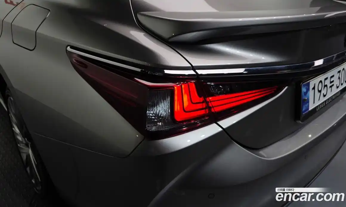 Lexus ES 2023 2.5 гидро в Москве № 2132308, фото 9