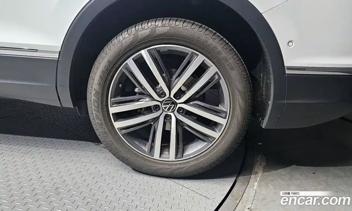 Volkswagen Tiguan 2024 2.0 гидро в Москве, фото 7