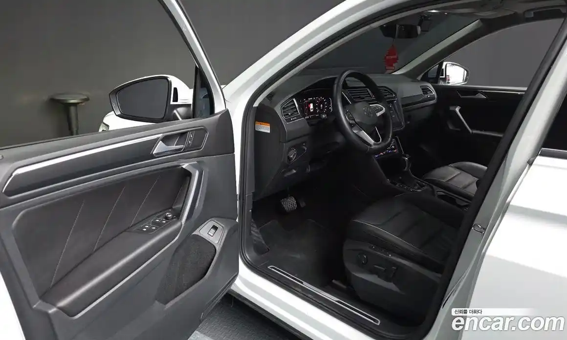 Volkswagen Tiguan 2022 2.0 гидро в Москве № 2132435, фото 12