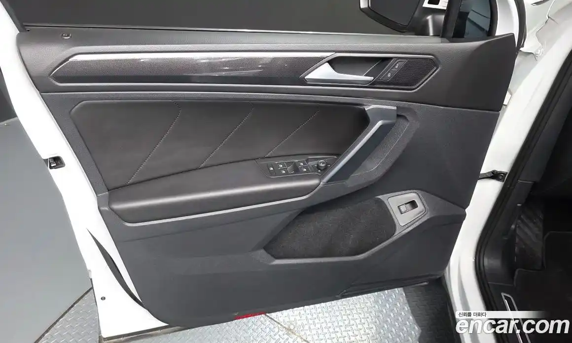 Volkswagen Tiguan 2022 2.0 гидро в Москве № 2132435, фото 13