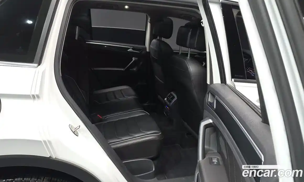 Volkswagen Tiguan 2022 2.0 гидро в Москве № 2132435, фото 17