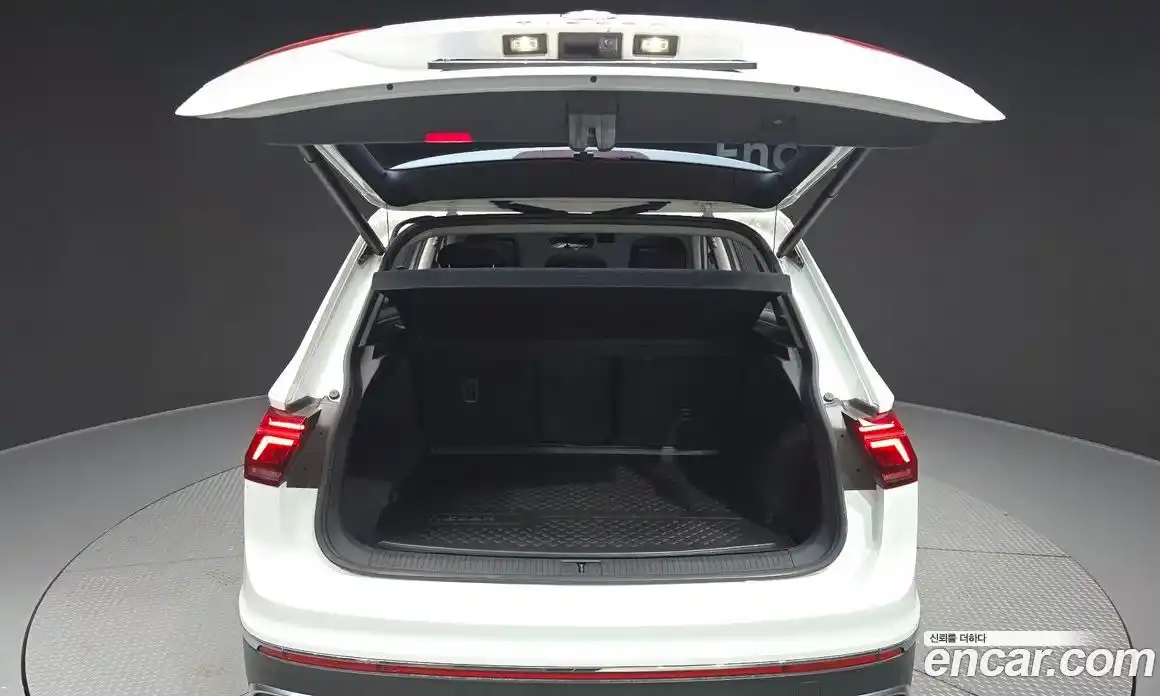 Volkswagen Tiguan 2022 2.0 гидро в Москве № 2132435, фото 25