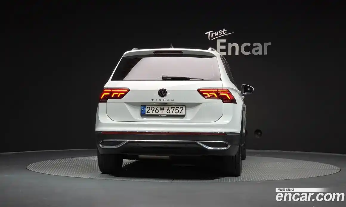 Volkswagen Tiguan 2022 2.0 гидро в Москве № 2132435, фото 3