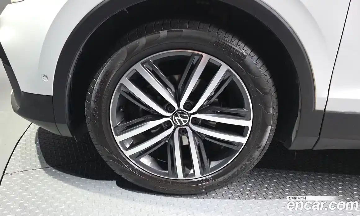 Volkswagen Tiguan 2022 2.0 гидро в Москве № 2132435, фото 4