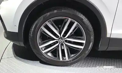 Volkswagen Tiguan 2022 2.0 гидро в Москве № 2132435, миниатюра 4