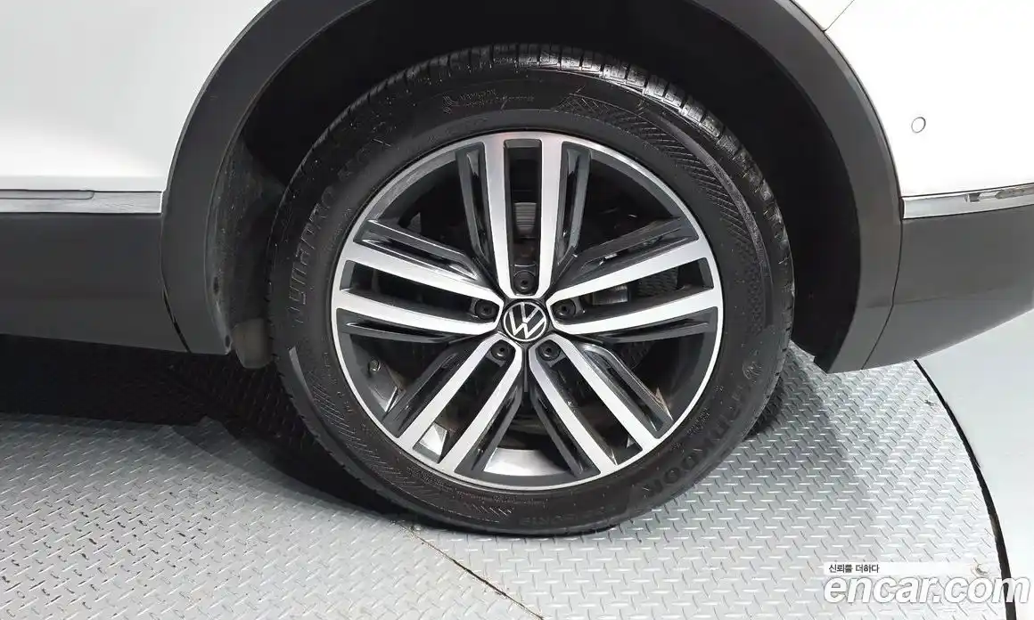 Volkswagen Tiguan 2022 2.0 гидро в Москве № 2132435, фото 6