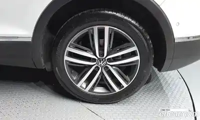 Volkswagen Tiguan 2022 2.0 гидро в Москве № 2132435, миниатюра 6