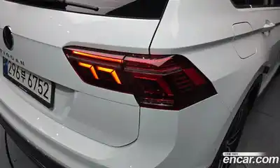 Volkswagen Tiguan 2022 2.0 гидро в Москве № 2132435, миниатюра 8