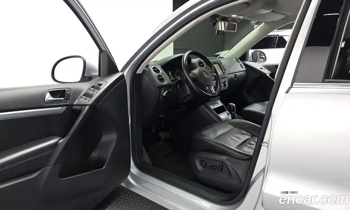 Volkswagen Tiguan 2014 2.0 гидро в Москве № 2132511, фото 10