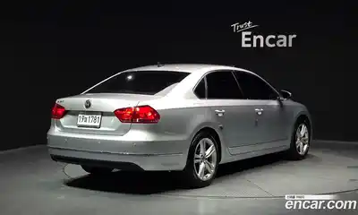 Volkswagen Passat 2014 2.0 гидро в Москве № 2132548, миниатюра 2