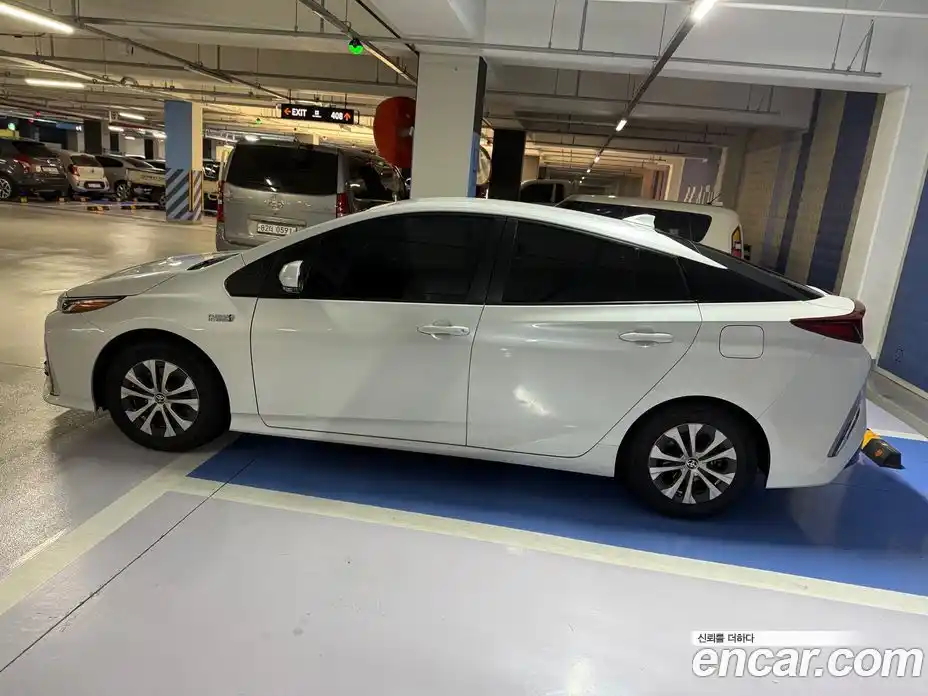 Toyota Prius 2022 1.8 вариатор в Москве № 2133144, фото 14