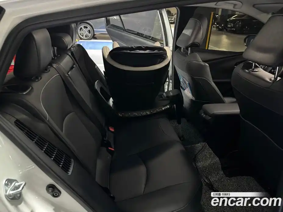 Toyota Prius 2022 1.8 вариатор в Москве № 2133144, фото 16